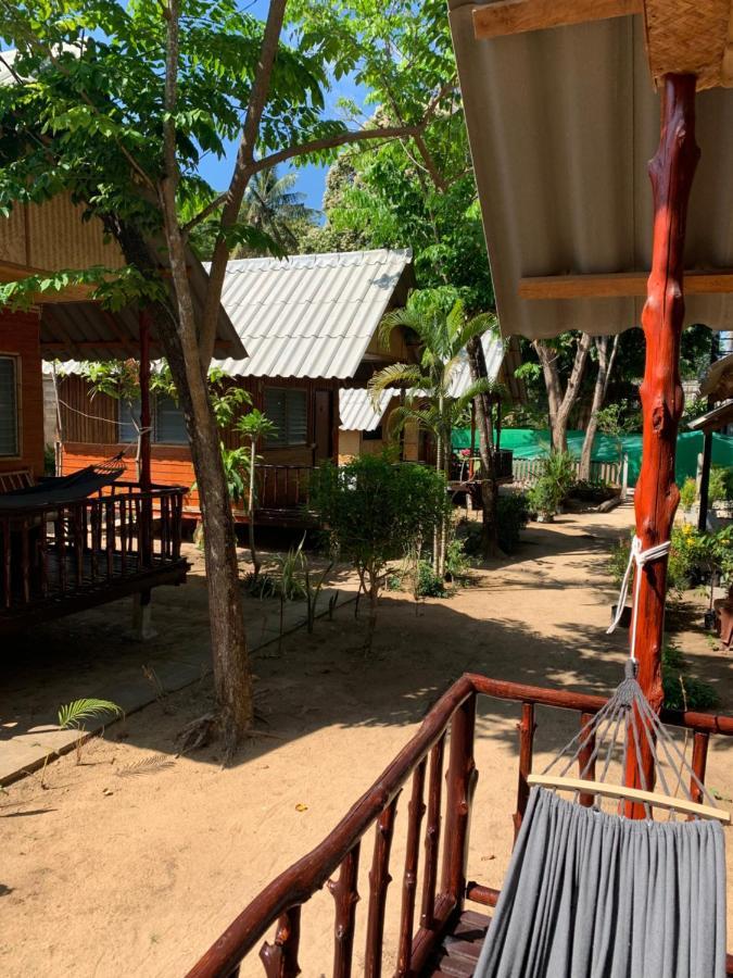 Montra Long Beach Bungalows Ko Lanta Exterior foto