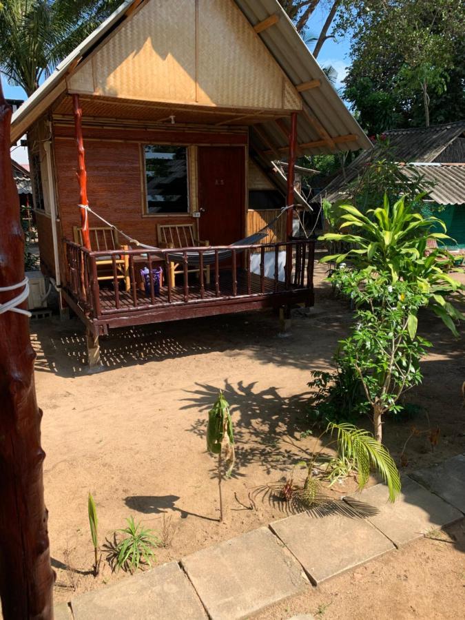 Montra Long Beach Bungalows Ko Lanta Exterior foto